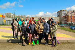 представители АНО "Проектная дирекция по обеспечению деятельности в сферах строительства и жилищно-коммунального хозяйства" приняли участие в общеобластном субботнике - фото - 1